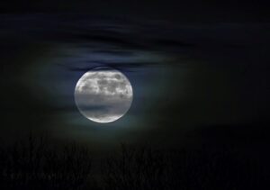 月と暗闇