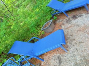 蓼科イングリッシュバラガーデンの青いベンチ