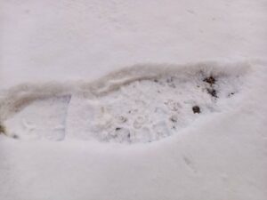 雪と靴の跡
