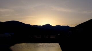 ２０２４年５月の常念岳と夕陽