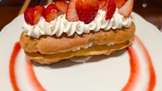 カフェ集　苺のエクレア