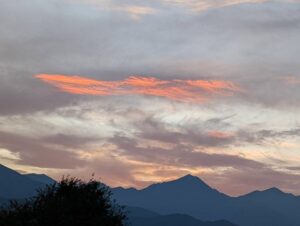 ８月下旬　晩夏の夕暮れ時の常念岳