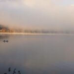 霧に包まれる木崎湖