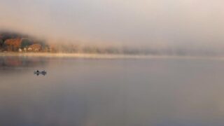 霧に包まれる木崎湖