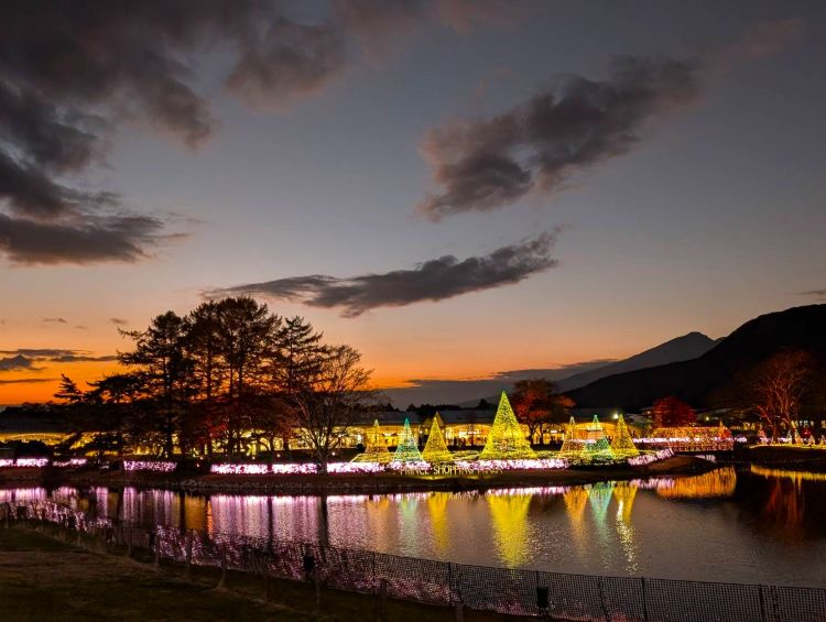 軽井沢プリンスアウトレットの夜景 2025年11月
