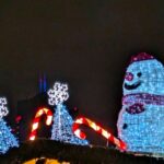 クリスマスマーケットのイルミネーション　雪だるま