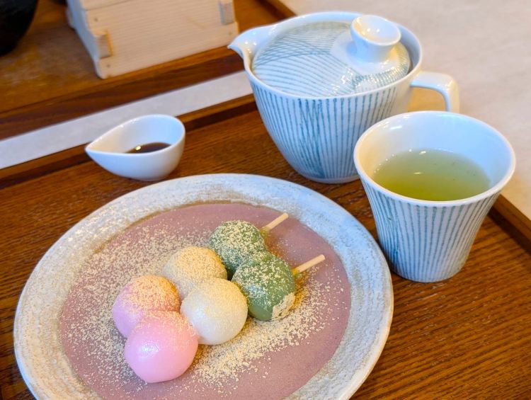 三色団子 萬年堂