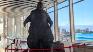 松本駅のシンゴジラ