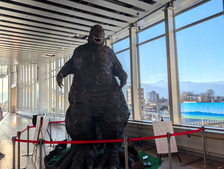 松本駅のシンゴジラ