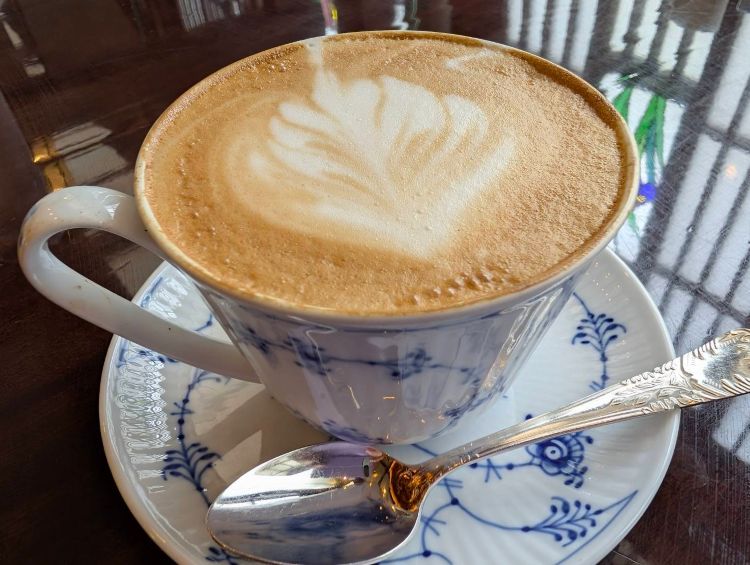 カフェラテ　椿屋珈琲